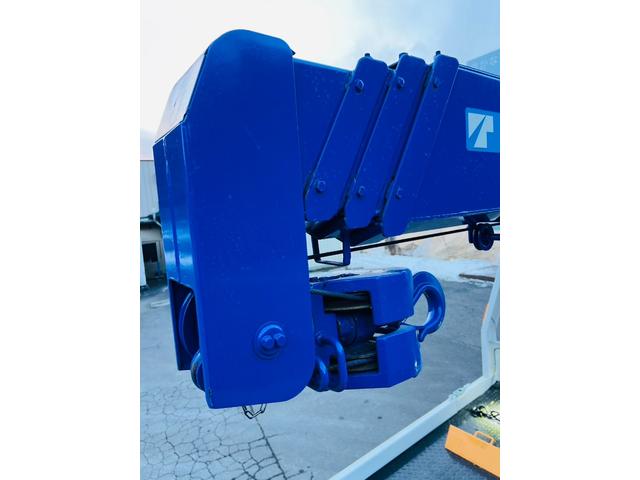 ヒノレンジャー 　セルフローダー　タダノ４段クレーン　ラジコン付き　ウインチ付き　アウトリガー　６速マニュアル　ＥＴＣ　最大積載量２０５０ｋｇ（67枚目）