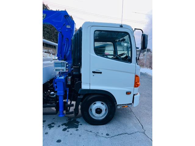 ヒノレンジャー 　セルフローダー　タダノ４段クレーン　ラジコン付き　ウインチ付き　アウトリガー　６速マニュアル　ＥＴＣ　最大積載量２０５０ｋｇ（72枚目）