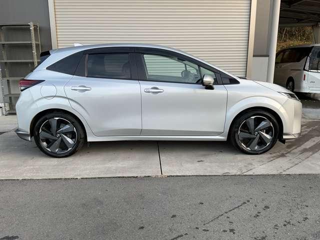 オーラ １．２　Ｇ　ＦＯＵＲ　レザーエディション　４ＷＤ　ワンオ－ナ－車　ＬＫＡ　レザーシート　追従クルコン　禁煙　ＬＥＤライト　ドライブレコーダー　インテリキー　寒冷地仕様　４ＷＤ　ＥＴＣ　アルミ　記録簿　盗難警報器　キーレスエントリー　オートエアコン（5枚目）