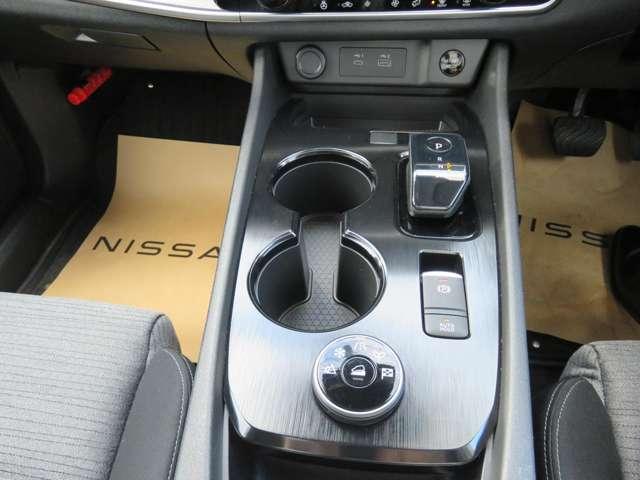 エクストレイル １．５　Ｘ　ｅ－４ＯＲＣＥ　４ＷＤ　エマブレ　１オーナー　レーンキープアシスト　アダプティブクルーズコントロール　禁煙　ＬＥＤヘッドライト　ドラレコ　インテリジェントキー　ＥＴＣ　４ＷＤ　記録簿　寒冷地仕様　キーレスエントリー　ＡＡＣ（14枚目）