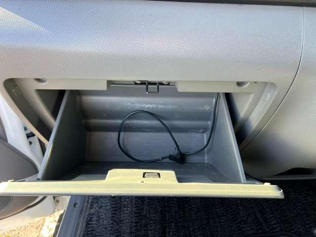 ＮＶ３５０キャラバンバン ２．５　プレミアムＧＸ　ロングボディ　ディーゼルターボ　４ＷＤ　Ｂモニター　キーフリー　切替式４ＷＤ　ＡＢＳ　運転席エアバッグ　記録簿　インテリキー　エアコン　パワステ　ドラレコ　メモリーナビ　ＥＴＣ　ナビ　イモビライザー　ＰＷ（11枚目）