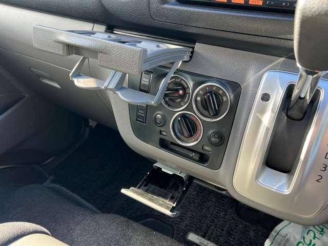 ＮＶ３５０キャラバンバン ２．５　プレミアムＧＸ　ロングボディ　ディーゼルターボ　４ＷＤ　Ｂモニター　キーフリー　切替式４ＷＤ　ＡＢＳ　運転席エアバッグ　記録簿　インテリキー　エアコン　パワステ　ドラレコ　メモリーナビ　ＥＴＣ　ナビ　イモビライザー　ＰＷ（13枚目）