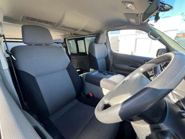 ＮＶ３５０キャラバンバン ２．５　プレミアムＧＸ　ロングボディ　ディーゼルターボ　４ＷＤ　Ｂモニター　キーフリー　切替式４ＷＤ　ＡＢＳ　運転席エアバッグ　記録簿　インテリキー　エアコン　パワステ　ドラレコ　メモリーナビ　ＥＴＣ　ナビ　イモビライザー　ＰＷ（19枚目）