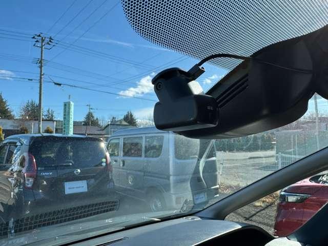 セレナ 1.2 e-POWER ハイウェイスター V アラモニ ドラレコ ETC LEDヘッドフォグ 360°カメラ エマジェンシーブレーキ スマキー LED ETC ドラレコ サイドカーテンエアバック フルオートエアコン アルミホイール エアバック メモリーナビ キーフリー ナビTV ABS(12枚目)