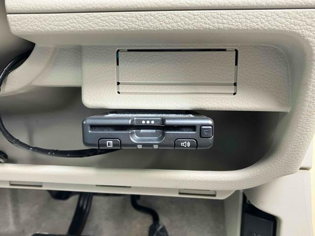 アルトラパン 　ドライブレコーダー　ＥＴＣ　ナビ　ＴＶ　衝突被害軽減システム　スマートキー　アイドリングストップ　電動格納ミラー　シートヒーター　ベンチシート　ＣＶＴ　ＣＤ　ＵＳＢ　Ｂｌｕｅｔｏｏｔｈ　エアコン（5枚目）