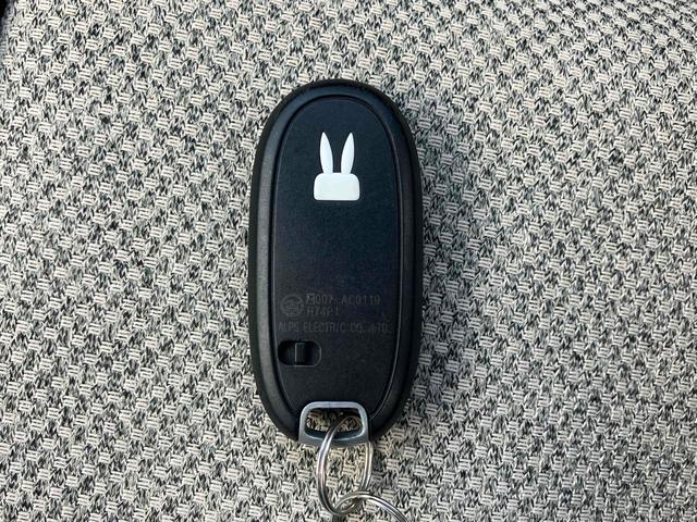 アルトラパン 　ドライブレコーダー　ＥＴＣ　ナビ　ＴＶ　衝突被害軽減システム　スマートキー　アイドリングストップ　電動格納ミラー　シートヒーター　ベンチシート　ＣＶＴ　ＣＤ　ＵＳＢ　Ｂｌｕｅｔｏｏｔｈ　エアコン（10枚目）