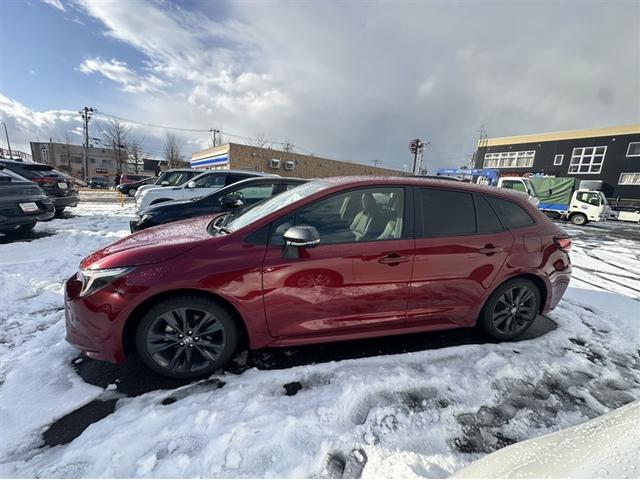 カローラツーリング ハイブリッド　ダブルバイビー　４ＷＤ　バックカメラ　衝突被害軽減システム　ＥＴＣ　ＬＥＤヘッドランプ　ワンオーナー　アルミホイール　キーレス　ＡＢＳ　エアバッグ　スマートキー　オートクルーズコントロール（3枚目）