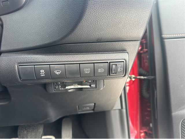 カローラツーリング ハイブリッド　ダブルバイビー　４ＷＤ　バックカメラ　衝突被害軽減システム　ＥＴＣ　ＬＥＤヘッドランプ　ワンオーナー　アルミホイール　キーレス　ＡＢＳ　エアバッグ　スマートキー　オートクルーズコントロール（6枚目）