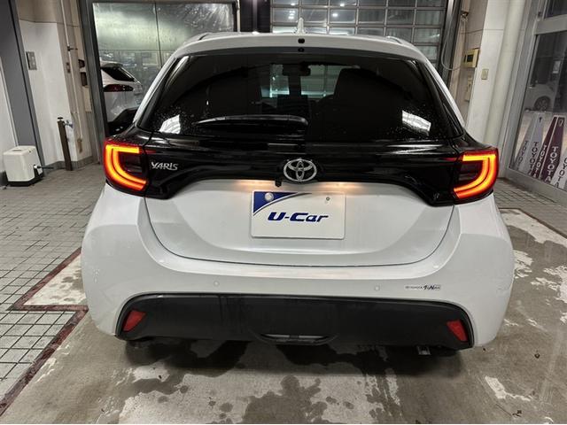 ヤリス Ｇ　４ＷＤ　バックカメラ　衝突被害軽減システム　ＬＥＤヘッドランプ　ワンオーナー　アルミホイール　キーレス　ＡＢＳ　エアバッグ　スマートキー　オートクルーズコントロール（4枚目）