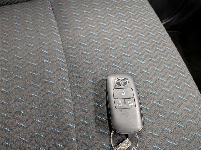 ルーミー カスタムG 4WD フルセグ メモリーナビ DVD再生 バックカメラ 衝突被害軽減システム ETC 両側電動スライド LEDヘッドランプ アイドリングストップ アルミホイール キーレス CD エアバッグ(12枚目)