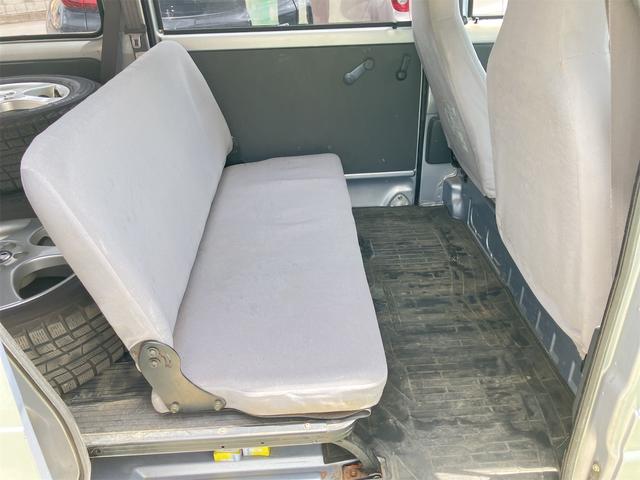 サンバーバン ＶＢ　４ＷＤ　軽バン　ＭＴ　両側スライドドア　アルミホイール　エアコン　運転席エアバッグ（22枚目）