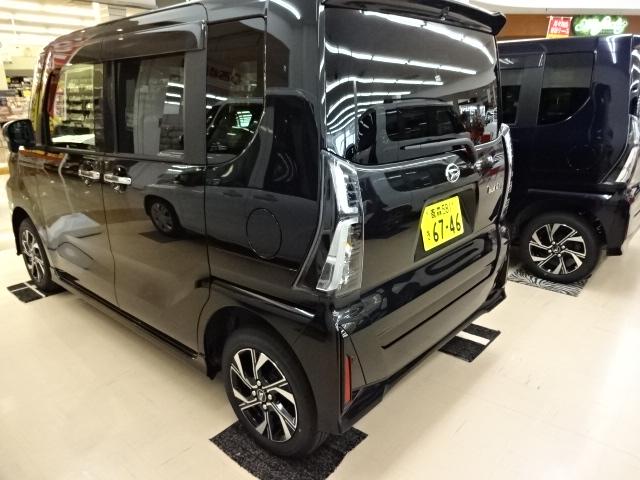 タント カスタムＸ　４ＷＤ　バックカメラ　純正マット　バイザー　届出済未使用車　純正ホイール　キーレスキー　プッシュスタート　パワースライドドア　電動パーキングブレーキ　シートヒーター（5枚目）