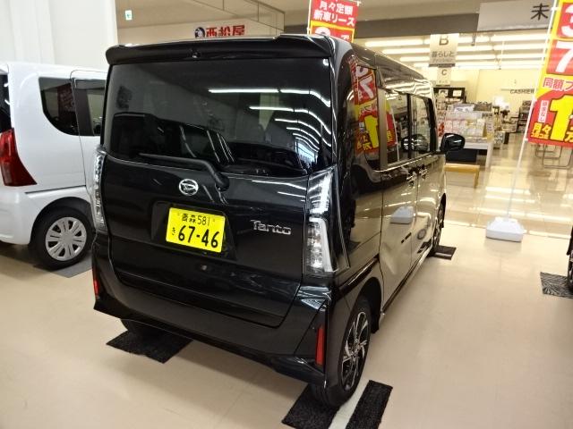 タント カスタムＸ　４ＷＤ　バックカメラ　純正マット　バイザー　届出済未使用車　純正ホイール　キーレスキー　プッシュスタート　パワースライドドア　電動パーキングブレーキ　シートヒーター（7枚目）