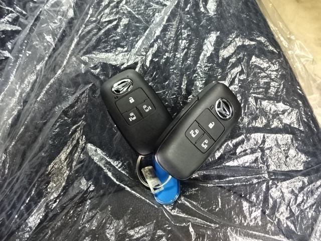 タント カスタムＸ　４ＷＤ　バックカメラ　純正マット　バイザー　届出済未使用車　純正ホイール　キーレスキー　プッシュスタート　パワースライドドア　電動パーキングブレーキ　シートヒーター（19枚目）