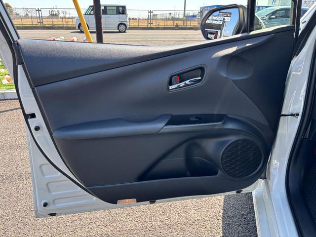 プリウス Ｓ　トヨタセーフティセンス！レーダークルコン！前後コーナーセンサー！Ｂｌｕｅｔｏｏｔｈ＆フロントＡＵＸ接続！Ｂカメラ！純正ビルトインＥＴＣ！スマキー２つあり！ＬＥＤヘッドライト！禁煙車！１年保証付き！（58枚目）