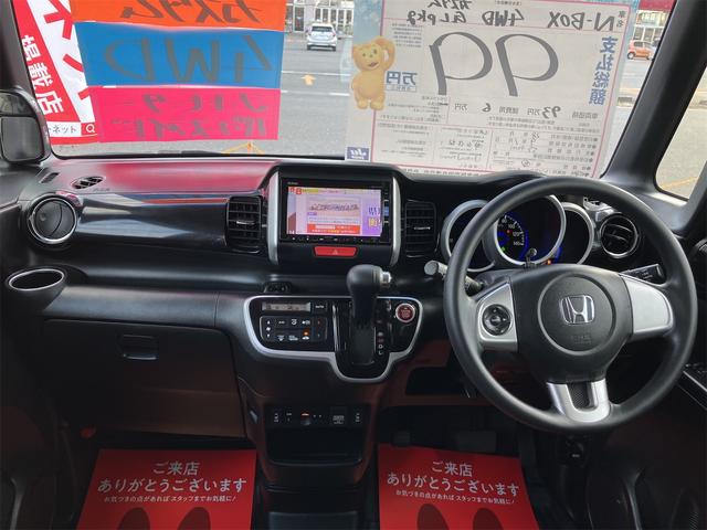 Ｎ－ＢＯＸカスタム Ｇ・Ｌパッケージ　４ＷＤ　ＥＴＣ　バックカメラ　両側スライド・片側電動　ナビ　ＴＶ　オートライト　ＨＩＤ　スマートキー　アイドリングストップ　電動格納ミラー　シートヒーター　ベンチシート　ＣＶＴ　盗難防止システム（2枚目）