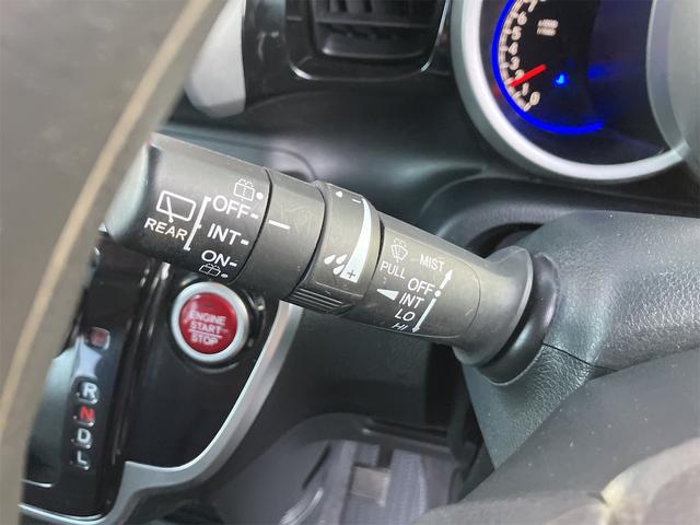 Ｎ－ＢＯＸカスタム Ｇ・Ｌパッケージ　４ＷＤ　両側スライド・片側電動　オートライト　スマートキー　アイドリングストップ　電動格納ミラー　シートヒーター　ベンチシート　ＣＶＴ　盗難防止システム　ＡＢＳ　ＥＳＣ　アルミホイール　衝突安全ボディ（7枚目）