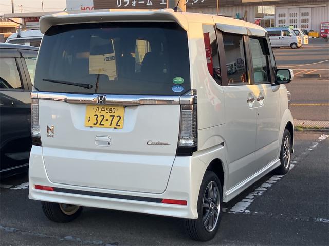 Ｎ－ＢＯＸカスタム Ｇ・Ｌパッケージ　４ＷＤ　両側スライド・片側電動　オートライト　スマートキー　アイドリングストップ　電動格納ミラー　シートヒーター　ベンチシート　ＣＶＴ　盗難防止システム　ＡＢＳ　ＥＳＣ　アルミホイール　衝突安全ボディ（14枚目）