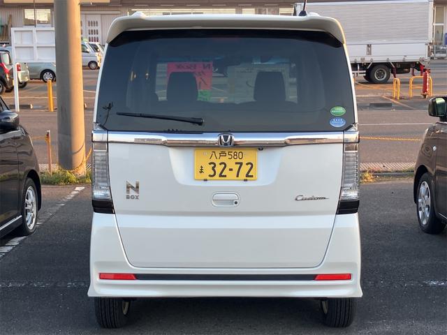 Ｎ－ＢＯＸカスタム Ｇ・Ｌパッケージ　４ＷＤ　両側スライド・片側電動　オートライト　スマートキー　アイドリングストップ　電動格納ミラー　シートヒーター　ベンチシート　ＣＶＴ　盗難防止システム　ＡＢＳ　ＥＳＣ　アルミホイール　衝突安全ボディ（15枚目）