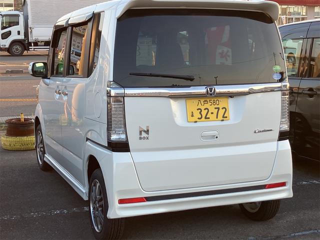 Ｎ－ＢＯＸカスタム Ｇ・Ｌパッケージ　４ＷＤ　両側スライド・片側電動　オートライト　スマートキー　アイドリングストップ　電動格納ミラー　シートヒーター　ベンチシート　ＣＶＴ　盗難防止システム　ＡＢＳ　ＥＳＣ　アルミホイール　衝突安全ボディ（16枚目）