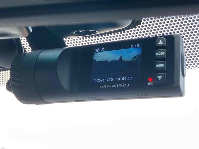 クラウンマジェスタ Ｃタイプｉ－Ｆｏｕｒ　４ＷＤ　ドライブレコーダー　ＥＴＣ　オートクルーズコントロール　バックカメラ　ナビ　アルミホイール　オートライト　ＨＩＤ　ＡＴ　シートヒーター　スマートキー　盗難防止システム　パワーシート　ＣＤ（4枚目）