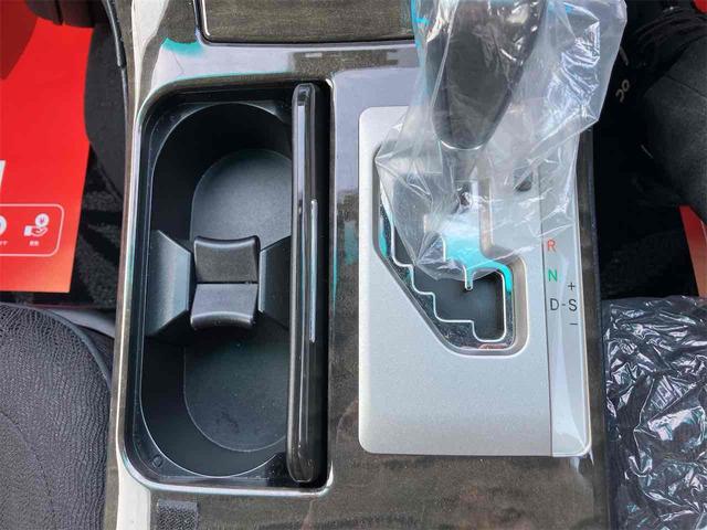 クラウンマジェスタ Ｃタイプｉ－Ｆｏｕｒ　４ＷＤ　ドライブレコーダー　ＥＴＣ　オートクルーズコントロール　バックカメラ　ナビ　アルミホイール　オートライト　ＨＩＤ　ＡＴ　シートヒーター　スマートキー　盗難防止システム　パワーシート　ＣＤ（8枚目）