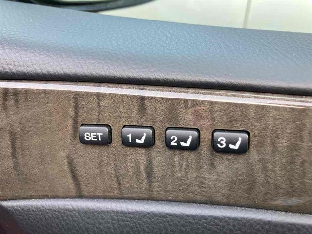 クラウンマジェスタ Ｃタイプｉ－Ｆｏｕｒ　４ＷＤ　ドライブレコーダー　ＥＴＣ　オートクルーズコントロール　バックカメラ　ナビ　アルミホイール　オートライト　ＨＩＤ　ＡＴ　シートヒーター　スマートキー　盗難防止システム　パワーシート　ＣＤ（36枚目）