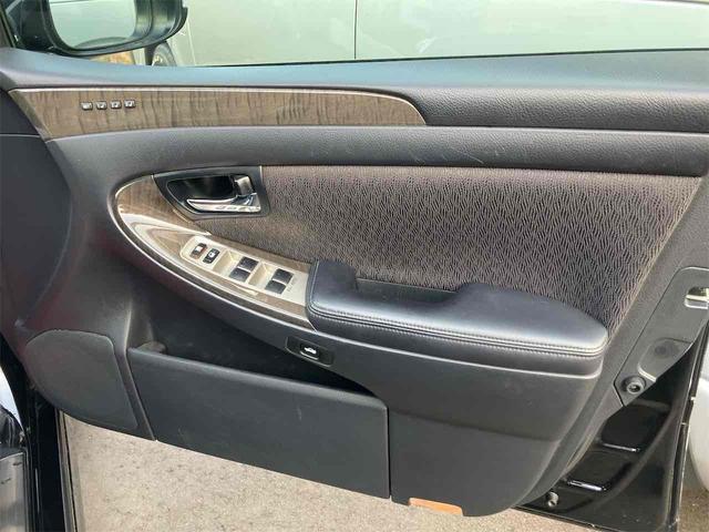 クラウンマジェスタ Ｃタイプｉ－Ｆｏｕｒ　４ＷＤ　ドライブレコーダー　ＥＴＣ　オートクルーズコントロール　バックカメラ　ナビ　アルミホイール　オートライト　ＨＩＤ　ＡＴ　シートヒーター　スマートキー　盗難防止システム　パワーシート　ＣＤ（37枚目）