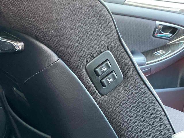 クラウンマジェスタ Ｃタイプｉ－Ｆｏｕｒ　４ＷＤ　ドライブレコーダー　ＥＴＣ　オートクルーズコントロール　バックカメラ　ナビ　アルミホイール　オートライト　ＨＩＤ　ＡＴ　シートヒーター　スマートキー　盗難防止システム　パワーシート　ＣＤ（38枚目）