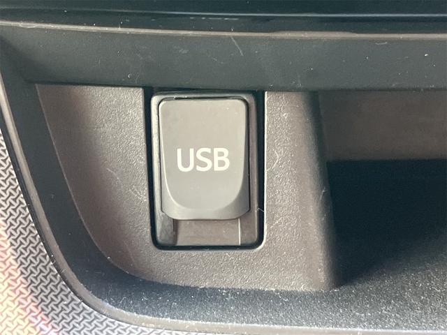 ムーヴ カスタム　Ｘリミテッド　４ＷＤ　バックカメラ　ナビ　ＴＶ　オートライト　ＨＩＤ　スマートキー　アイドリングストップ　ベンチシート　ＣＶＴ　盗難防止システム　ＡＢＳ　ＣＤ　ＵＳＢ　ミュージックプレイヤー接続可　アルミホイール（10枚目）