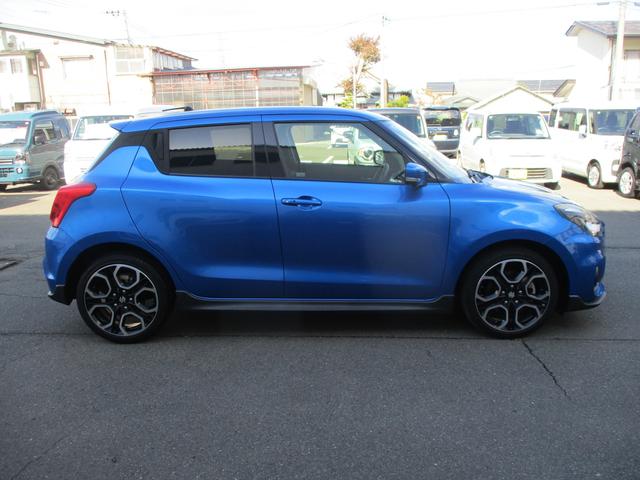 スイフト スポーツ　ＺＣ３３Ｓ　ＦＦ　６ＡＴ　衝突被害軽減ブレーキ　全方位モニター　ナビ　プッシュスタート　シートヒーター　オートエアコン　衝突被害軽減システム　横滑り防止機能　衝突安全ボディ　盗難防止システム（4枚目）