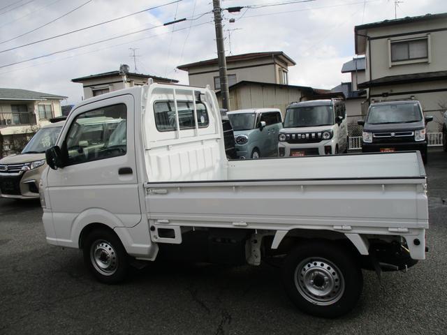 キャリイトラック KCエアコン・パワステ農繁 7型 パートタイム4WD 5MT 衝突被害軽減システム 4WD アイドリングストップ 横滑り防止機能 FM/AMラジオ デフロック リヤゲートチェーン 荷台作業灯(8枚目)