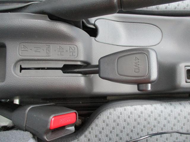 キャリイトラック KCエアコン・パワステ農繁 7型 パートタイム4WD 5MT 衝突被害軽減システム 4WD アイドリングストップ 横滑り防止機能 FM/AMラジオ デフロック リヤゲートチェーン 荷台作業灯(30枚目)