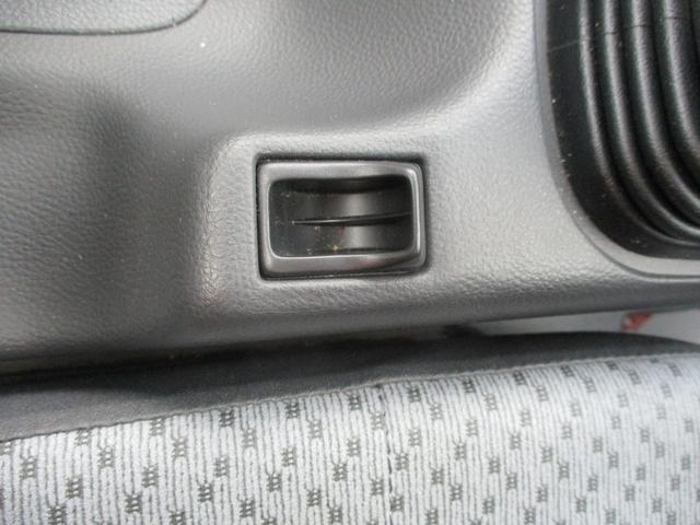 キャリイトラック KCエアコン・パワステ農繁 7型 パートタイム4WD 5MT 衝突被害軽減システム 4WD アイドリングストップ 横滑り防止機能 FM/AMラジオ デフロック リヤゲートチェーン 荷台作業灯(32枚目)