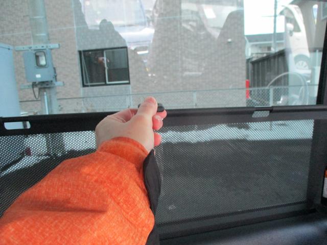 スペーシアカスタム カスタム HYBRID GS 2型 4WD CVT スライドドア プッシュスタート シートヒーター オートエアコン 衝突被害軽減システム アイドリングストップ 横滑り防止機能 衝突安全ボディ 盗難防止システム CDプレイヤー ETC(17枚目)