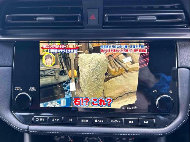 フェアレディＺ ニスモ　自税月割り込み　バックカメラ　ナビ　ＴＶ　クリアランスソナー　オートクルーズコントロール　衝突被害軽減システム　ＡＴ　オートライト　ＬＥＤヘッドランプ　スマートキー　電動格納ミラー　アルミホイール（10枚目）