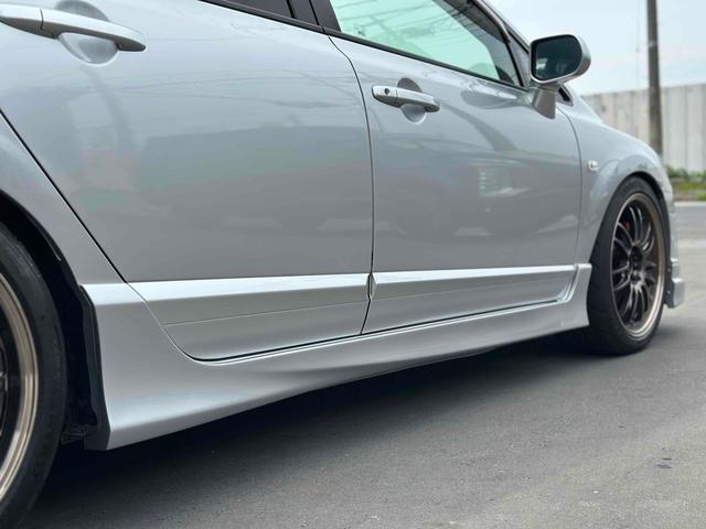 シビック タイプＲ　無限エアロ　Ｊ’ＳＥＣＵ　ＧｒｕｐｐｅＭエアクリインテーク　社外中間リアマフラー　ワークスベルクイックリリース　モモステ　スポーツ触媒　車高調　ＲＡＹＳ、ＲＥ３０　リフレッシュ塗装済み　６ＭＴ（21枚目）