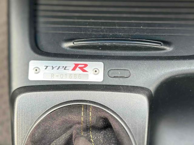 シビック タイプＲ　無限エアロ　Ｊ’ＳＥＣＵ　ＧｒｕｐｐｅＭエアクリインテーク　社外中間リアマフラー　ワークスベルクイックリリース　モモステ　スポーツ触媒　車高調　ＲＡＹＳ、ＲＥ３０　リフレッシュ塗装済み　６ＭＴ（32枚目）