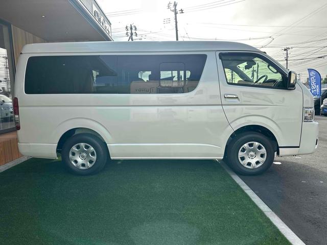 ハイエースワゴン ＧＬ　登録済未使用車　近隣のお客様に販売させて頂いております　４ＷＤ　寒冷地仕様　デジタルインナーミラー　電動スライドドア　パノラミックビューモニター　ＬＥＤヘッドランプ　モデリスタインテリアパネルセット（17枚目）