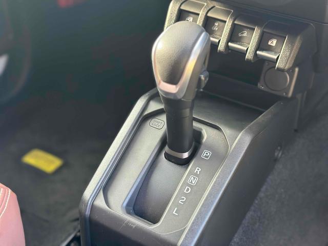 ジムニー ＸＣ　４ＷＤ　ＪＡＯＳ４０ｍｍアップ　新品オープンカントリー　ショウワガレージ前後バンパー　ナンバー移設キット　バックカメラ　クリアランスソナー　オートクルコン　レーンアシスト　　ヘッドライトウォッシャー（13枚目）
