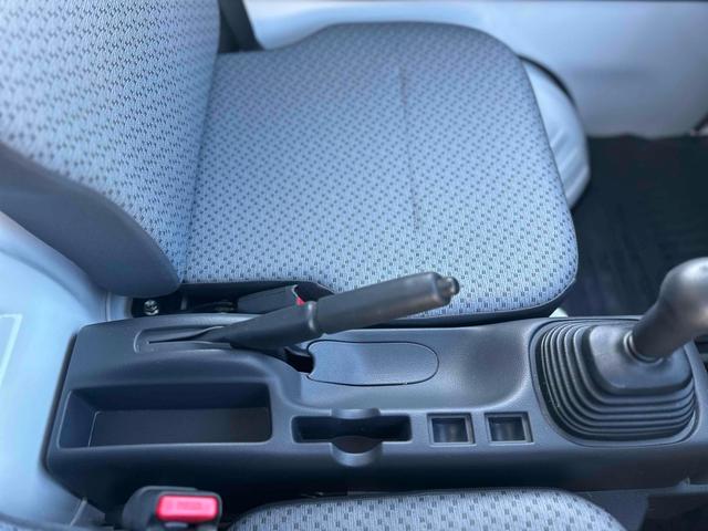 キャリイトラック ＫＣエアコン・パワステ　４ＷＤ　ミラー型ドラレコ　ディスプレイオーディオ　エアコン　パワーステアリング　ＭＴ　衝突被害軽減システム　レーンアシスト　ドライブレコーダー　オートライト　ＥＳＣ（6枚目）