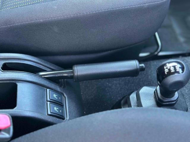 ジムニーシエラ ＪＬ　４ＷＤ　スマートキー　電動格納ミラー　シートヒーター　ＭＴ　盗難防止システム　衝突安全ボディ　ＣＤ　ＵＳＢ　フルフラット　ＡＢＳ　ＥＳＣ　エアコン　パワーステアリング　パワーウィンドウ（7枚目）