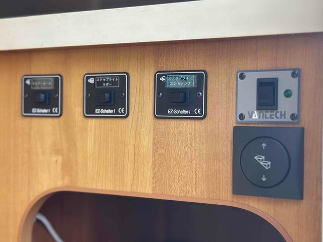 カムロード 　キャンピング仕様　自動ステップ　リアラダー　ベッド　テーブル　冷蔵庫　ベット　コンロ　室外機付き　エアコン　バックカメラ　ナビ　ＴＶ　アルミホイール　ＡＴ　Ｂｌｕｅｔｏｏｔｈ　エアコン（50枚目）