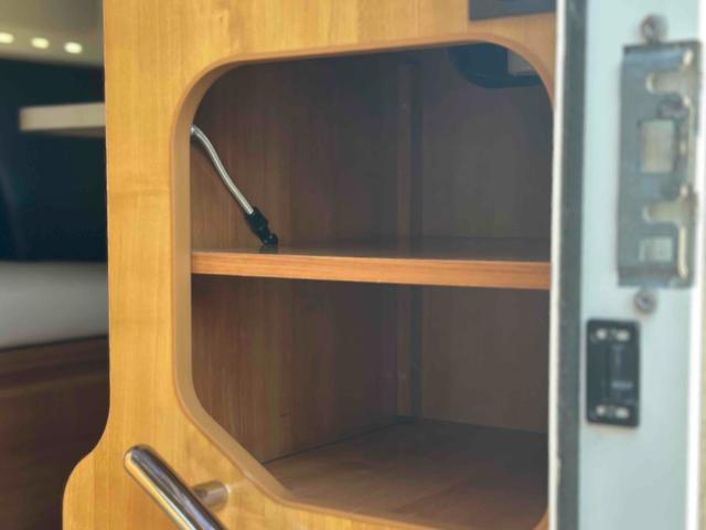 カムロード 　キャンピング仕様　自動ステップ　リアラダー　ベッド　テーブル　冷蔵庫　ベット　コンロ　室外機付き　エアコン　バックカメラ　ナビ　ＴＶ　アルミホイール　ＡＴ　Ｂｌｕｅｔｏｏｔｈ　エアコン（51枚目）