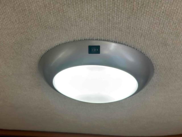 カムロード 　キャンピング仕様　自動ステップ　リアラダー　ベッド　テーブル　冷蔵庫　ベット　コンロ　室外機付き　エアコン　バックカメラ　ナビ　ＴＶ　アルミホイール　ＡＴ　Ｂｌｕｅｔｏｏｔｈ　エアコン（58枚目）