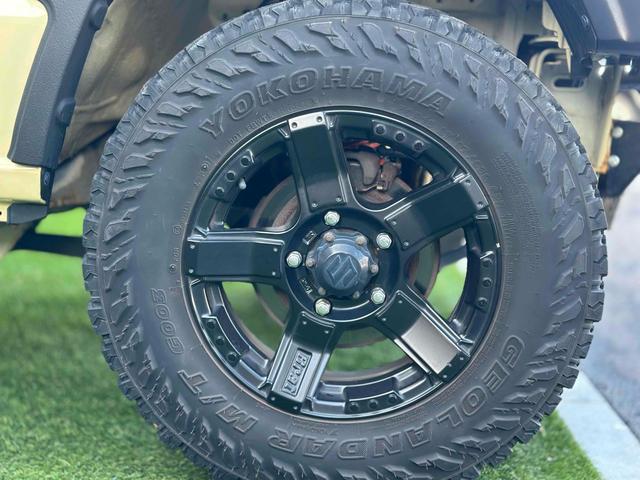 ジムニー XL 4WD TOCバンパー 2インチリフトアップ サンダーテール ショウワガレージキャリア BRAT製アルミホイール YOKOHAMA GEOLANDER ナビ TV スマートキー 電動格納ミラー(26枚目)