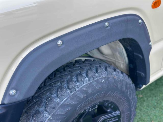 ジムニー XL 4WD TOCバンパー 2インチリフトアップ サンダーテール ショウワガレージキャリア BRAT製アルミホイール YOKOHAMA GEOLANDER ナビ TV スマートキー 電動格納ミラー(50枚目)