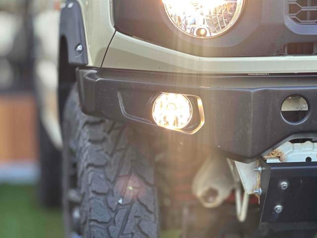 ジムニー XL 4WD TOCバンパー 2インチリフトアップ サンダーテール ショウワガレージキャリア BRAT製アルミホイール YOKOHAMA GEOLANDER ナビ TV スマートキー 電動格納ミラー(58枚目)