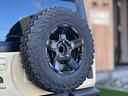 XL 4WD TOCバンパー 2インチリフトアップ サンダーテール ショウワガレージキャリア BRAT製アルミホイール YOKOHAMA GEOLANDER ナビ TV スマートキー 電動格納ミラー(63枚目)