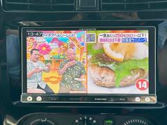 ＴＶ付きの車となっております。ドライブの合間の休憩中に気になる番組を見ることができます。 3